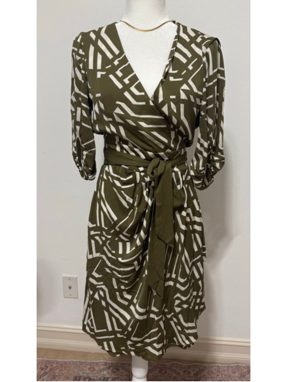 Diane Von Furstenberg Wrap Pleating Sleeved Dress Size 8 Olive Green White.